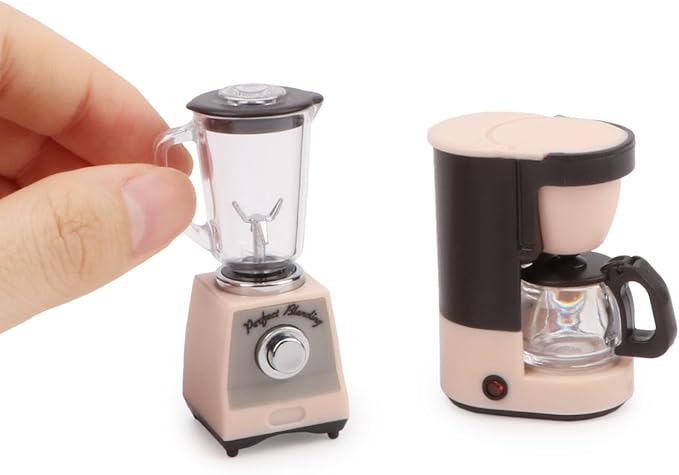 Dollhouse 1/12 Miniture Coffee Maker & Juicer Set 2Pcs Doll House Kitchen Appliances Furniture Plastic Model Coffee Pot Blender Accessories (Pink)