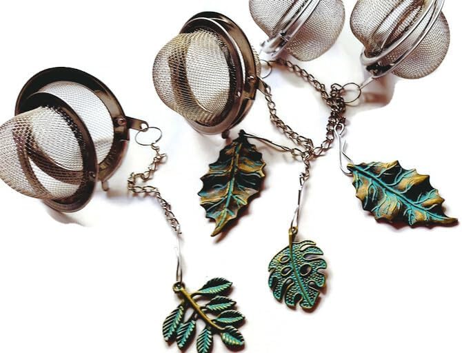 Mixed Green Leaf Tea Infusers with Leaf Charms Assorted - 4 pcs