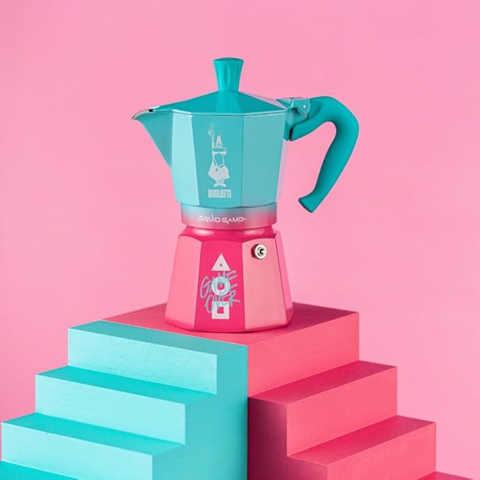Bialetti Moka Express Squid Game©: Iconic Stovetop Espresso Maker, Moka Pot, Italian Coffee Maker, 6 Espresso Shots (9 oz - 270 ml), Aluminum