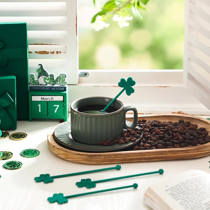 30 Pcs Saint Patrick's Day Drink Stirrers Irish Shamrock Stir Sticks Cocktail Drink 6" Plastic Swizzle Sticks Reusable Shamrock Stirrer for Coffee Beverage Party Bar Supplies Weddings Events