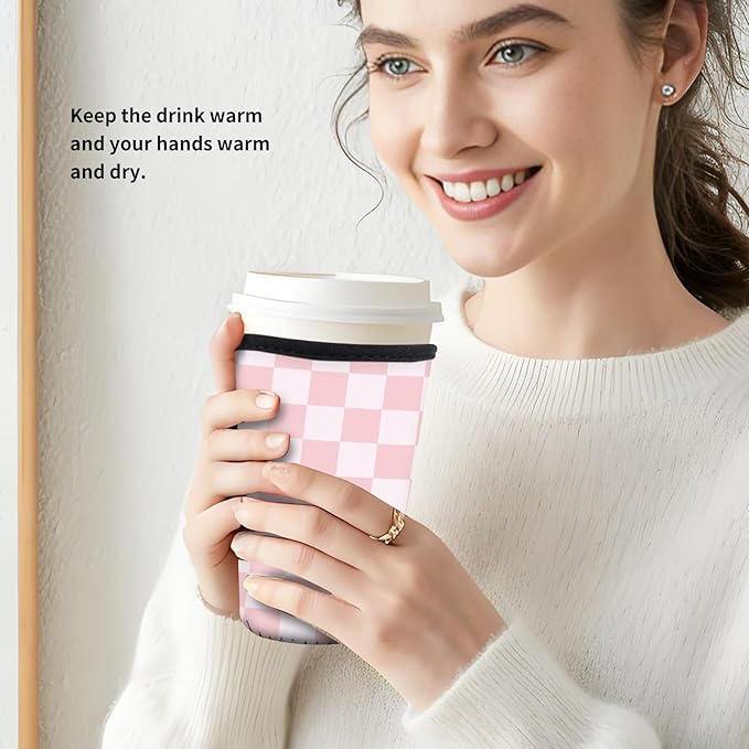 Reusable Neoprene Insulator Sleeve for Iced Coffee Cold Soda Cups, Cute Durable Drink Sleeve for Cold Beverages, Medium 22-28oz Cup Sleeve Cute Pink Checkerboard