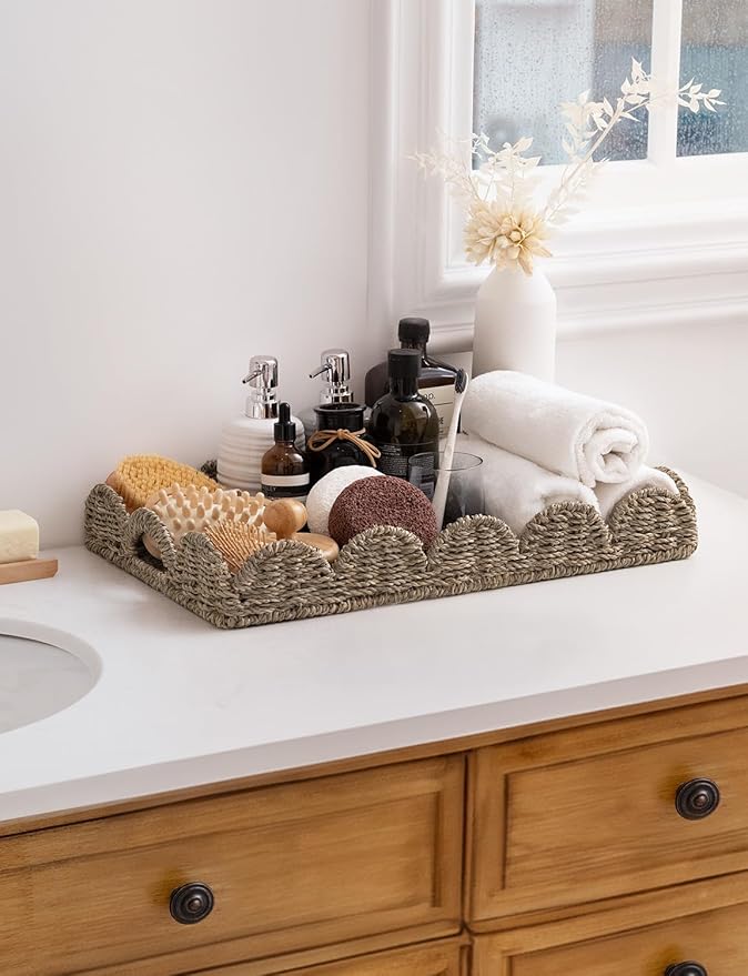 StorageWorks Large Wicker Scalloped Edge Serving Tray, Rectangle Tray with Built-in Handles, Hand-Woven Scalloped Rattan Tray, Wicker Trays for Décor, Natural Seagrass