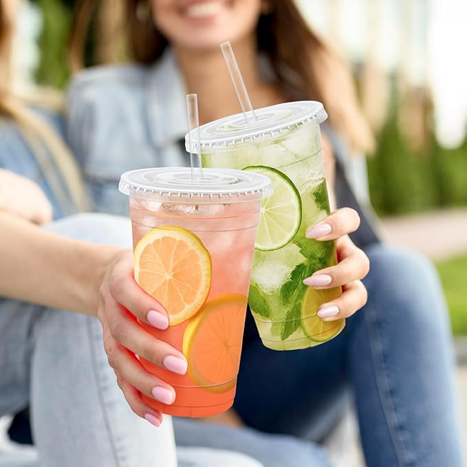 Clawsoff 24 oz 100 Pack Plastic Cups with Lids and Straws, Sturdy Food Safe Iced Clear Coffee Cups Disposable Smoothie Cups for Cold Drinks