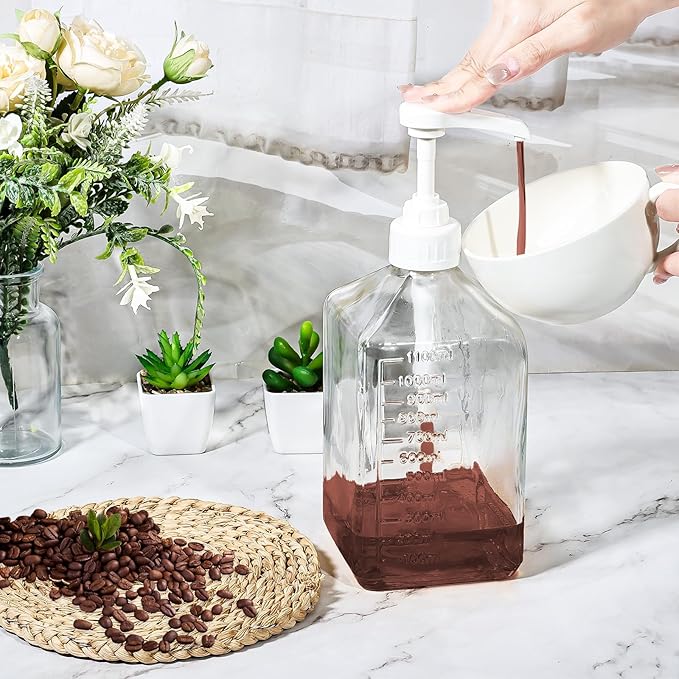 Uceoo Coffee Syrup Dispenser, Glass Syrup Bottle With Plastic Pump, 37 Oz Large Capacity Square Syrup Pump Dispensers for Coffee Bar, Simple Clear Pump Bottle for Honey, Condiments, Salad Dressings